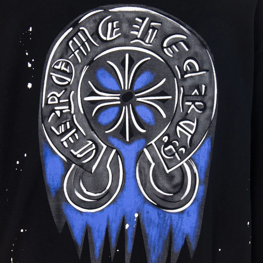 P280 zp version [exclusive supply] Chrome Hearts/Cro Heart 2025Fw new autumn and winter 420g pullover round neck long-sleeved sweatshirt CH horseshoe print Sanskrit graffiti letter logo embossing process same style for men and women brand classic pure cotton fabric official synchronization high version high quality fashion personality versatile trend pure original quality original fabric hangtag collar label washed wheat three labels complete Color: black white Size: XS S M L No.: YK10715